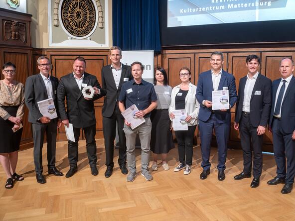 Gruppenfoto der Preisträger in der Kategorie Revitalisierung